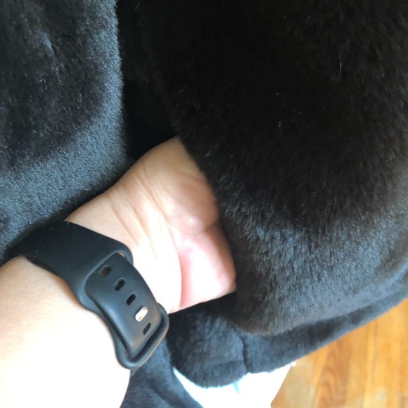 Stunning  faux fur jacket/coat in size small - Picture 5 of 5